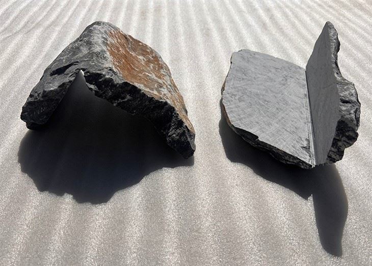 Random Loose Stone Wall Decoration